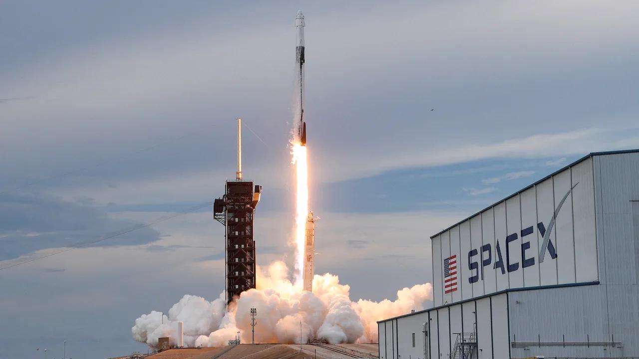 Amazon, SpaceX ile İş Birliği Yaparak Project Kuiper Uydularını Fırlatmaya Hazırlanıyor