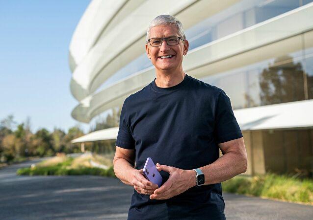 Apple'ın CEO'su Tim Cook'un Kariyeri ve Hayat Hikayesi