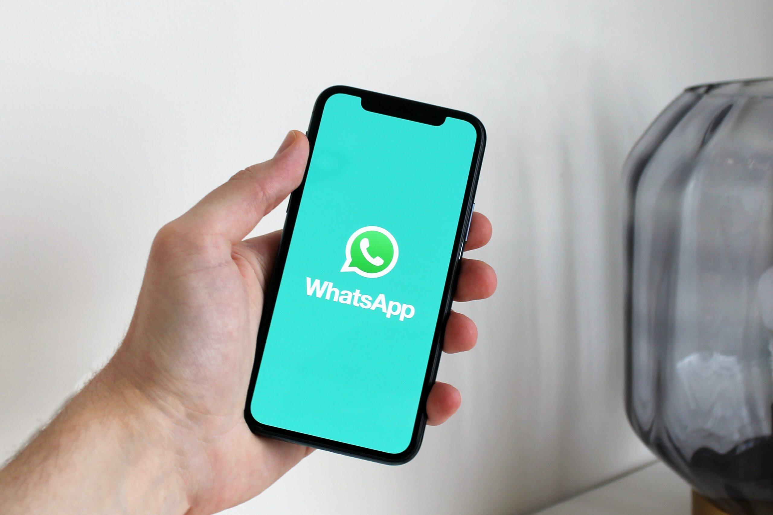 Apple Offers Two New Features to WhatsApp Users