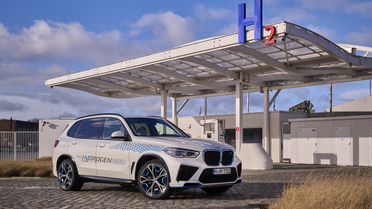 BMW, 2028'de İlk Seri Üretim Hidrojen Yakıt Hücreli Aracını Piyasaya Sürecek