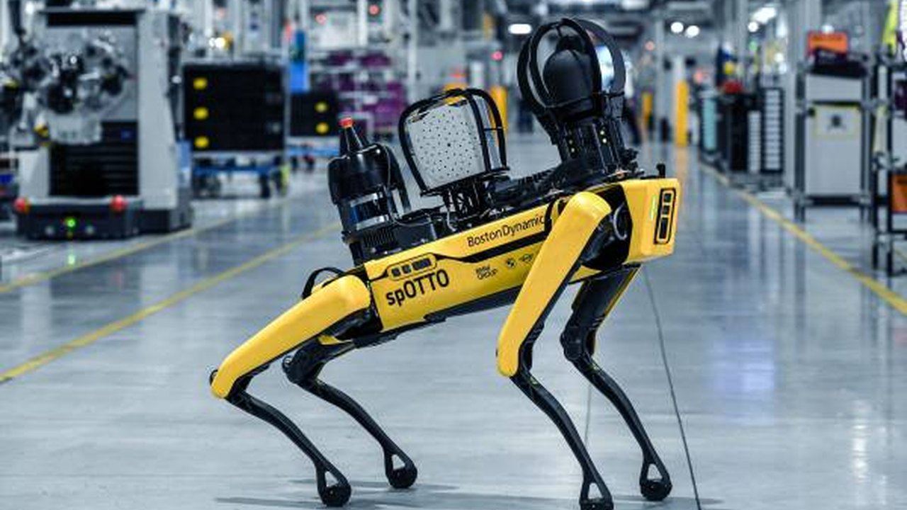 BMW Robot Köpek SpOTTO'yu İşe Aldı