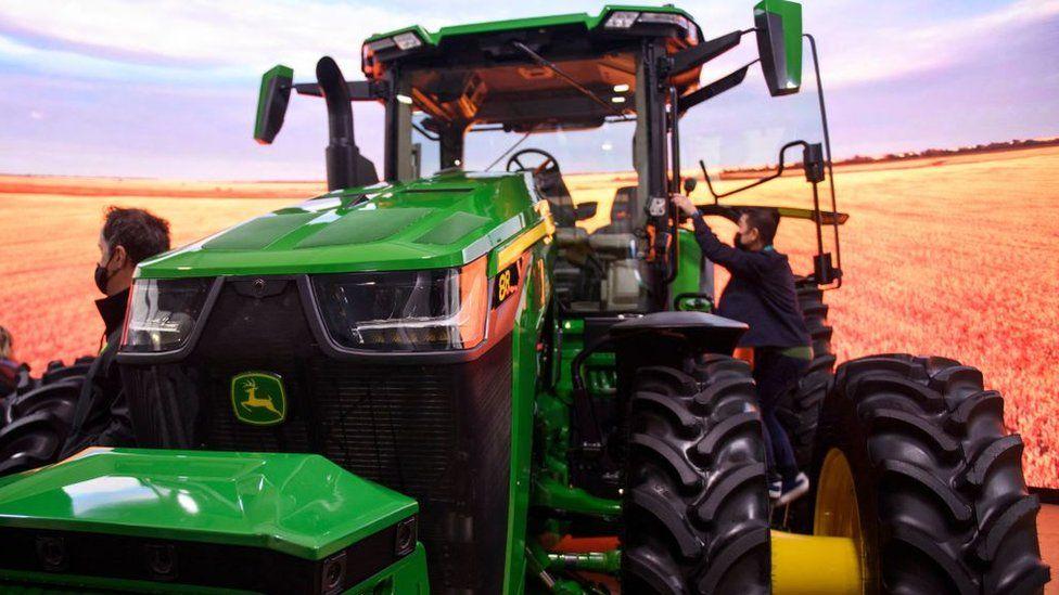 John Deere, Sürücüsüz Traktörünü Tanıttı