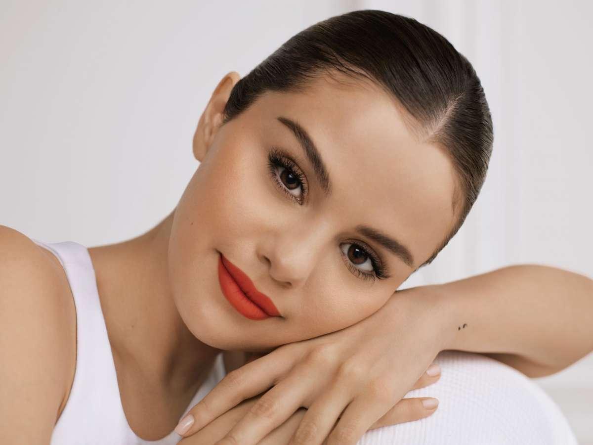 Kendine Ait Rare Beauty Markası ile Selena Gomez Kimdir