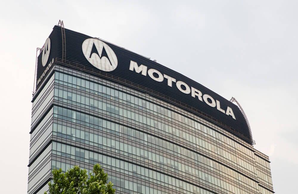 Motorola-Bullit: Gelmiş Geçmiş En Sağlam Telefon