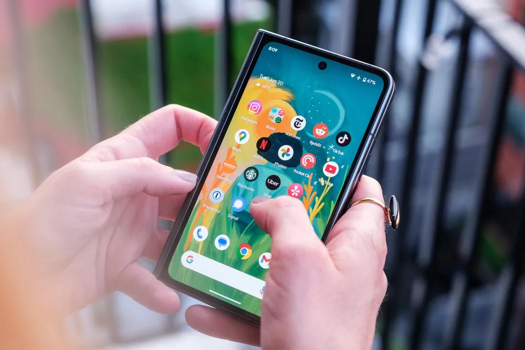 Samsung, Pixel Fold Cihazıyla Rakiplerine Gözdağı Veriyor