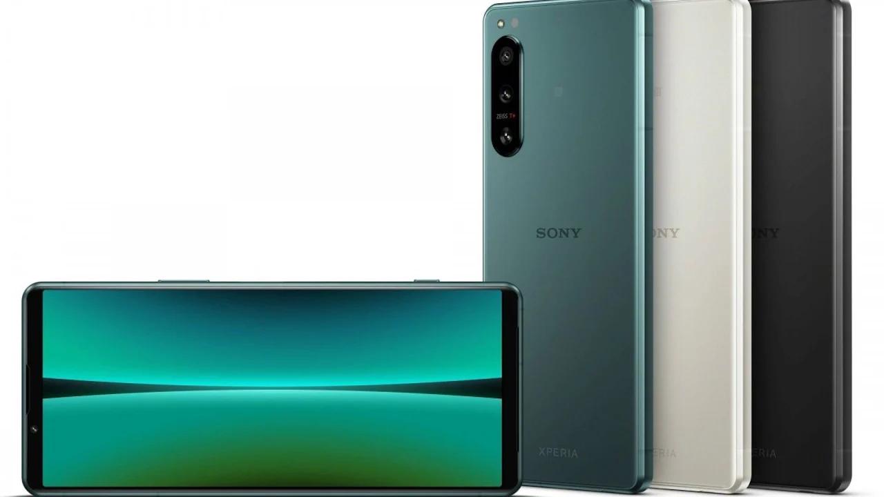 Sony Xperia 5 IV Kablosuz Şarjıyla Yolda