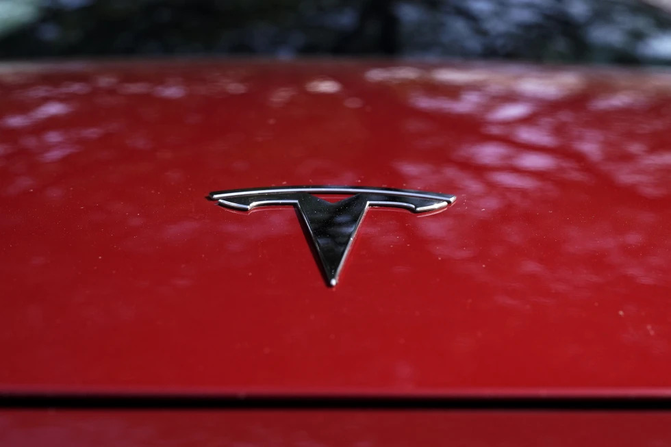 Tesla Geri Çağırma Hareketi: 2023 Model Araçlarda Yedek Kamera Sorunu ve Çözümü