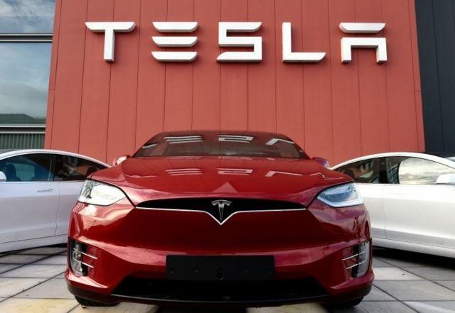 Tesla Hissesi Düştü: Yatırımcılar Ayrılıyor!