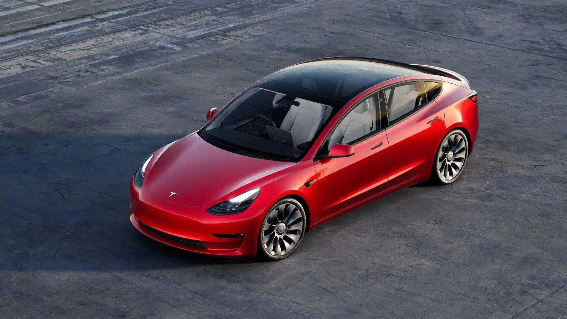 Yeni ve Uygun Fiyatlı Tesla Model 3 “Project Highland” Otoyolda Görüntülendi